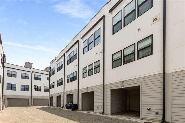 Building Photo - 1265 Wright Ln SE