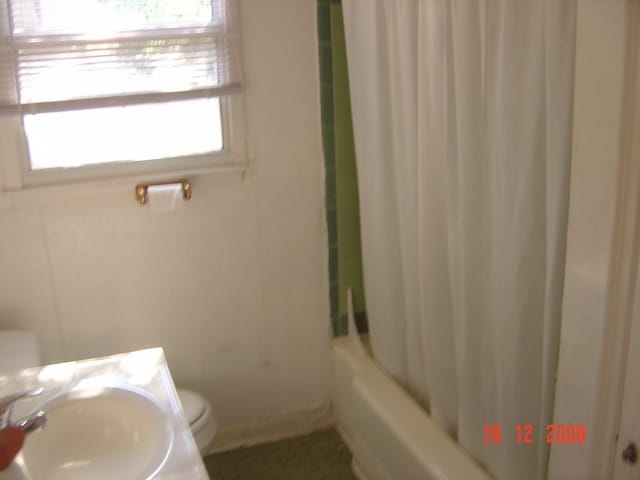 Building Photo - 154 E 44th St