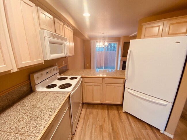 Building Photo - Charming Van Mall Condo