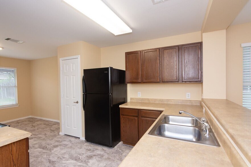 Building Photo - 7612 Cayenne Ln