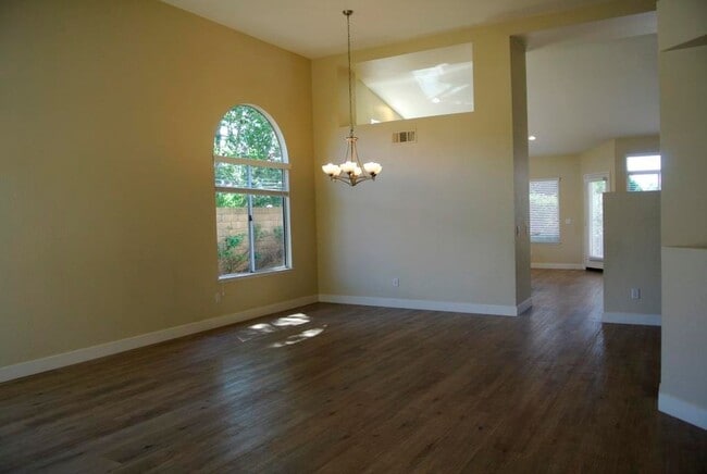 Building Photo - 4Bed/2Bath one story home in Oceanside~ Ca...