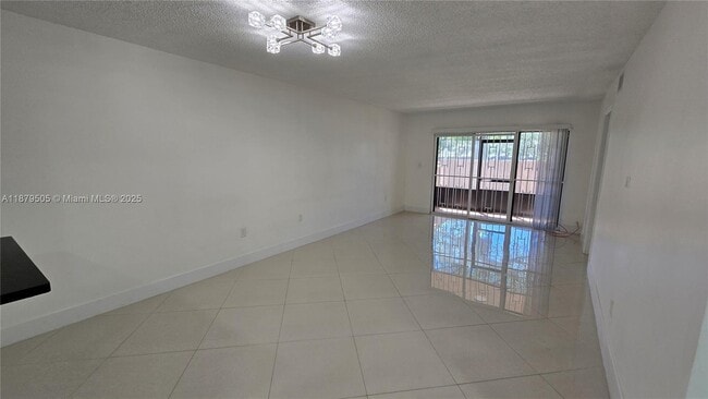 Building Photo - 210 W Park Dr