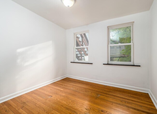 Building Photo - 491 MERCER St