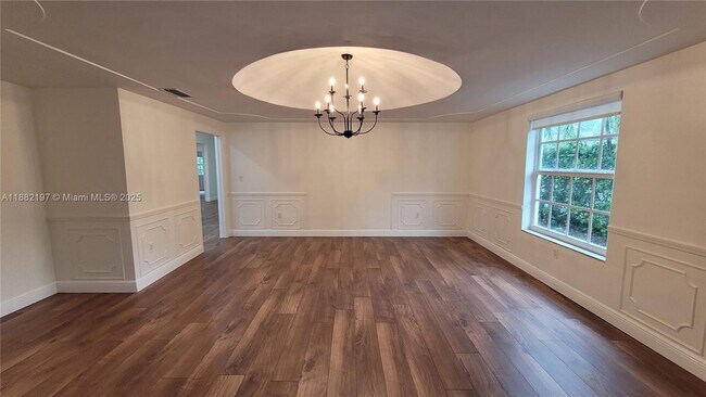 Building Photo - 4850 University Dr