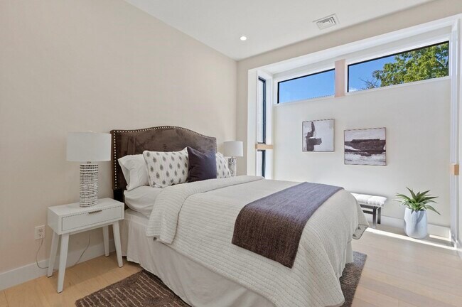 Building Photo - 46 Vernon St