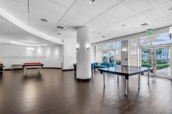Building Photo - 3901 S Ocean Dr