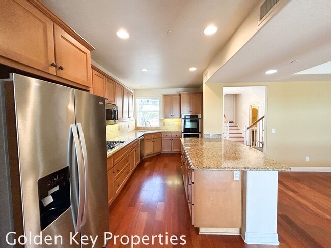 Building Photo - Beautiful Tri-Level Condo in The Bluffs at Carlsbad with Lagoon Views!!