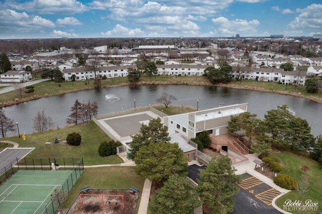 Building Photo - 226 N Waterford Dr