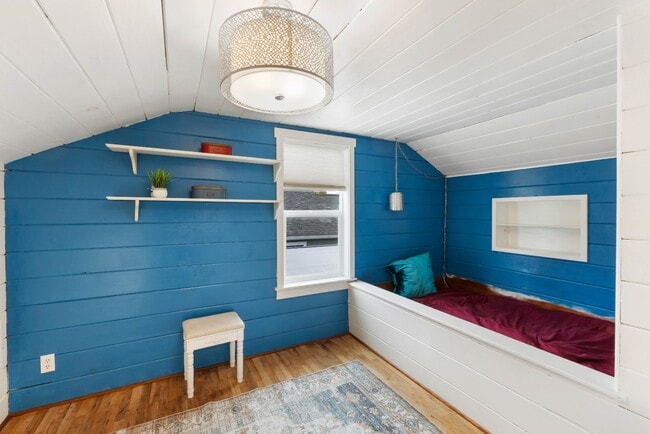Building Photo - Charming 3BR Home with Private Yard in Puyallup