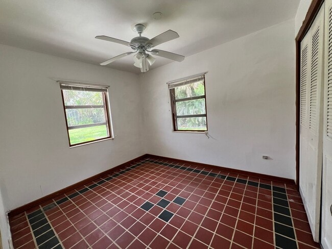 Building Photo - $1,375 ** Annual Lease ** 1 Bedroom / 1 Ba...