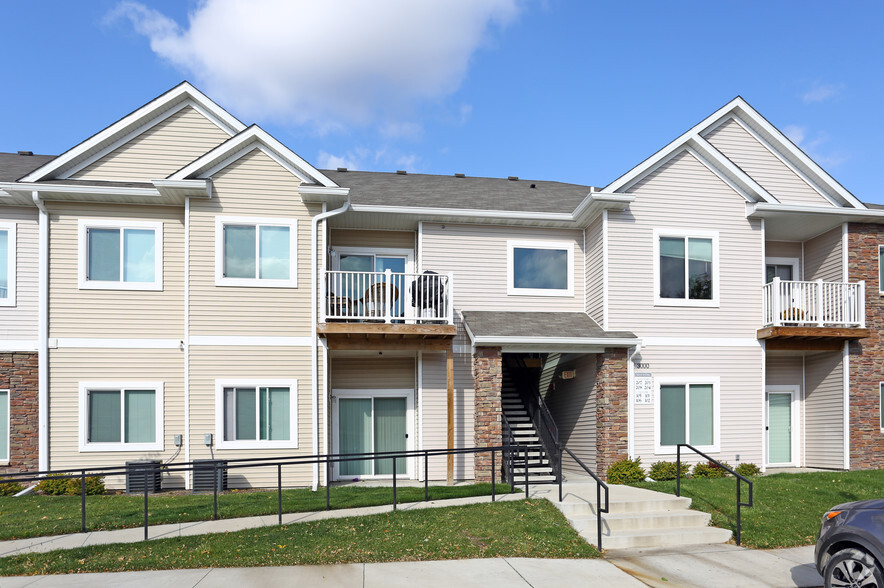 Building Photo - Silver Oak Condos