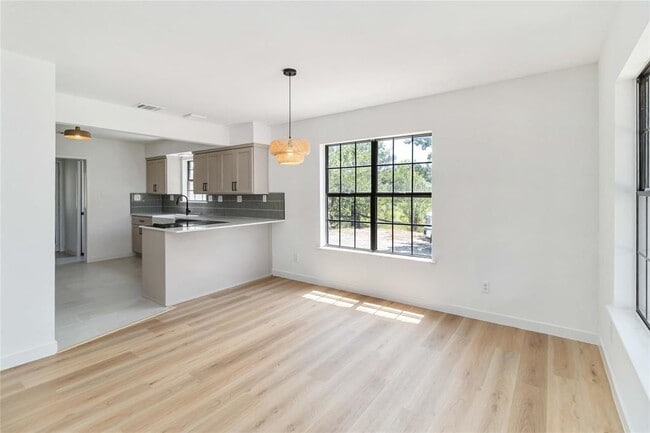 Building Photo - 209 Pope Bend S