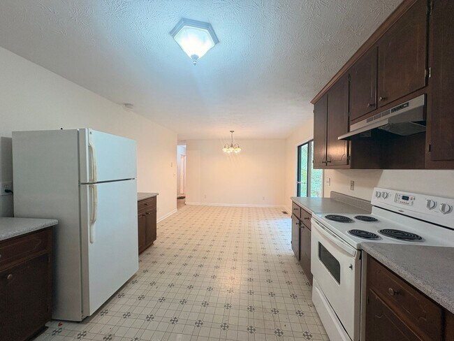 Building Photo - 1112 Ridge Dr