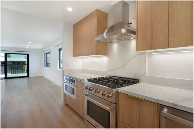 Building Photo - Lantern District Duplex!