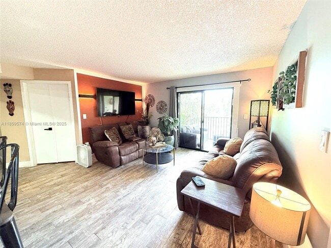 Building Photo - 301 Palm Way