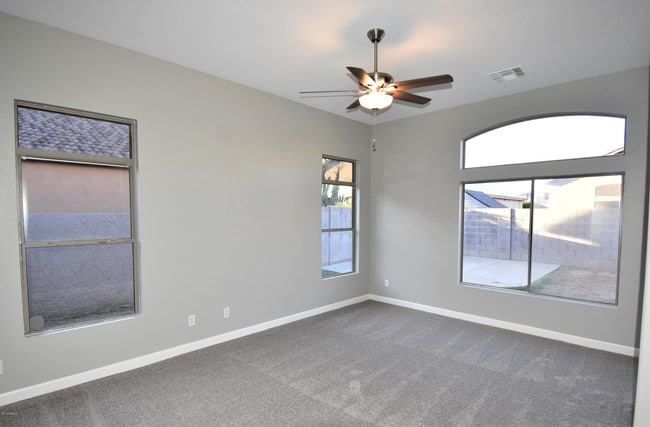 Building Photo - 9430 W Elm St