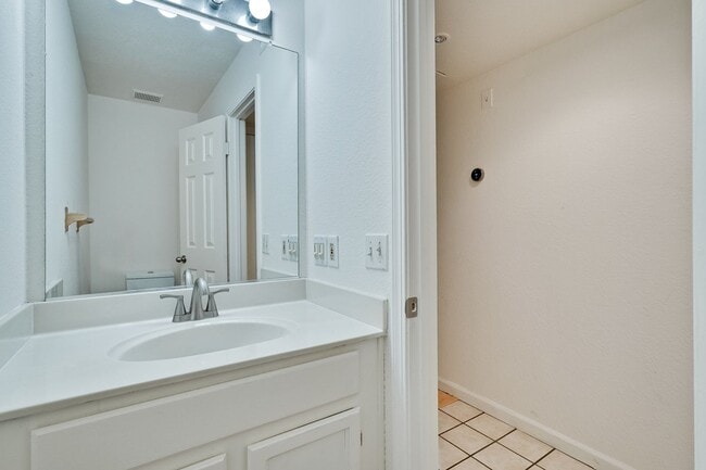 Building Photo - Hidden Silicon Valley Oasis! 2BR/2.5BA Townhome with TWO Private Patios, 2 Dedicated Parking Spac...