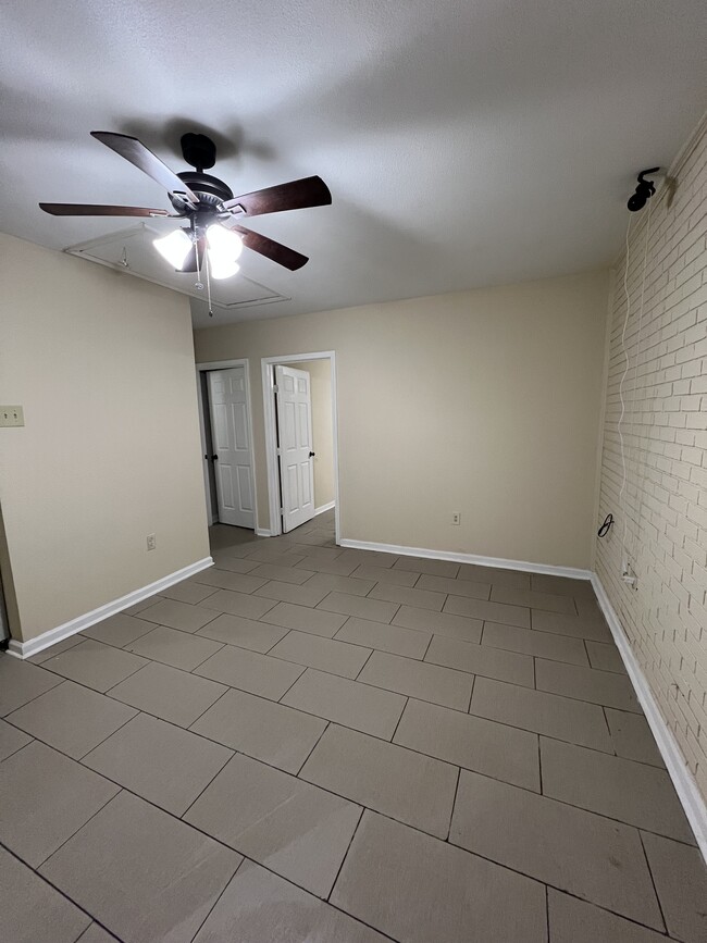 Building Photo - 636 N 39th St