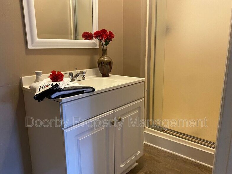 Building Photo - 3916 Blanchard St