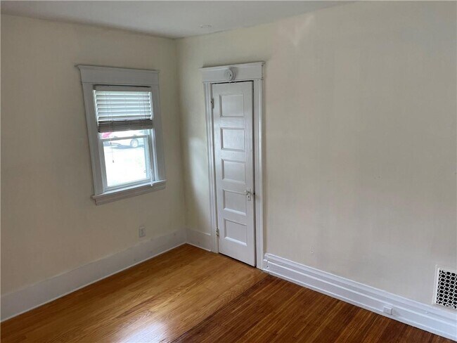 Building Photo - 110 Averill Ave
