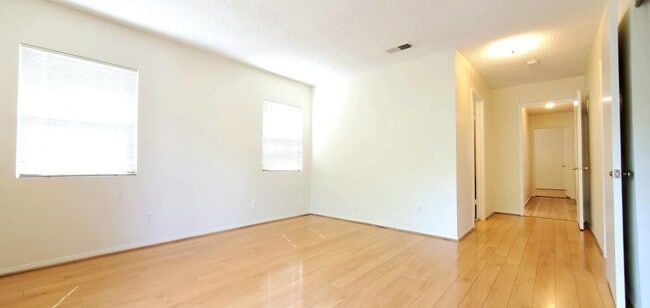 Building Photo - 9925 Bogue St