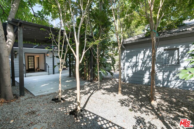 Building Photo - 508 N San Vicente Blvd