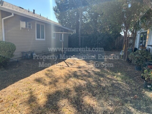 Building Photo - 462 E Pine St