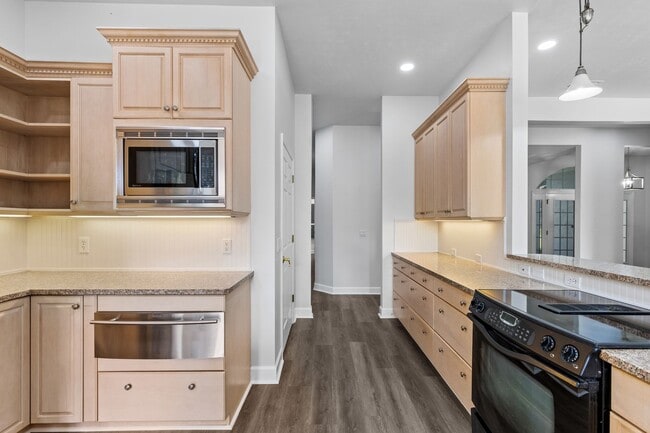 Building Photo - Executive Lakefront in Gainesville - Available NOW