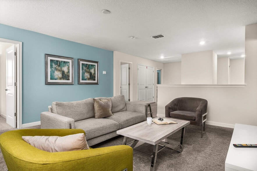 Building Photo - 1521 Flange Dr