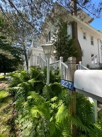 Building Photo - AVAILABLE AUGUST 1ST - Beautiful Single Fa...