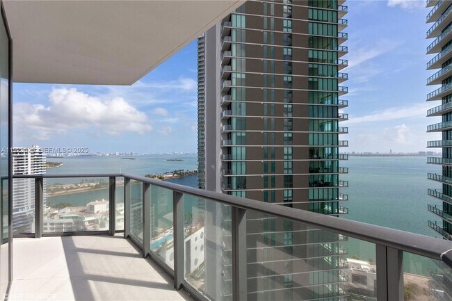 Building Photo - 501 NE 31st St