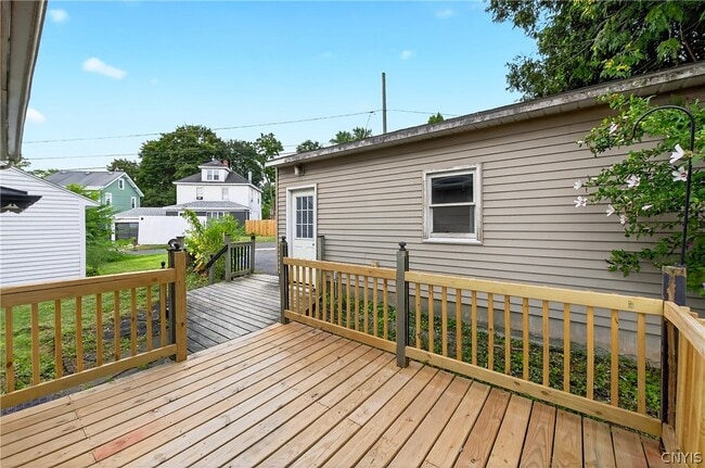 Building Photo - 111 Maplehurst Ave