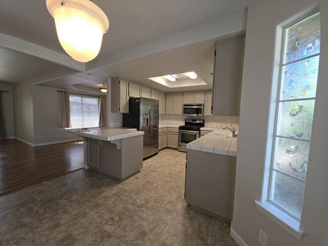 Building Photo - 3179 Sunglow Dr