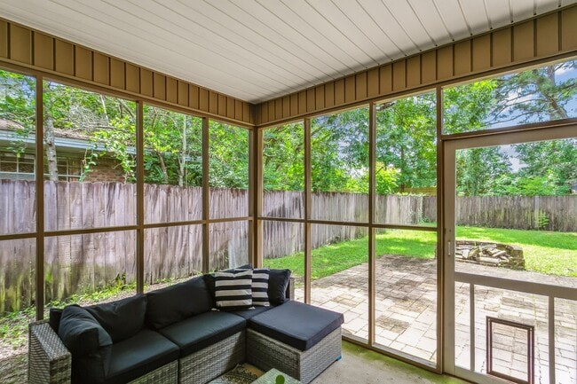 Building Photo - Four Bedroom with Outdoor Kitchen in Shalimar