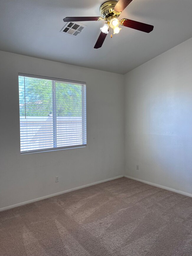 Building Photo - Single Story - 2 bedroom (Gated)