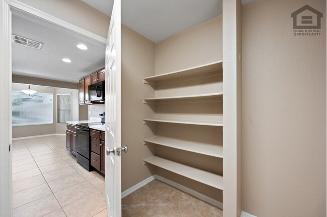 Building Photo - 3Bed/2Bath House at Thunderbird/59th Ave! Ready for Immediate Move-In! – RV GATE!
