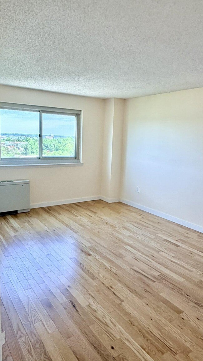 Building Photo - 1225 Martha Custis Dr