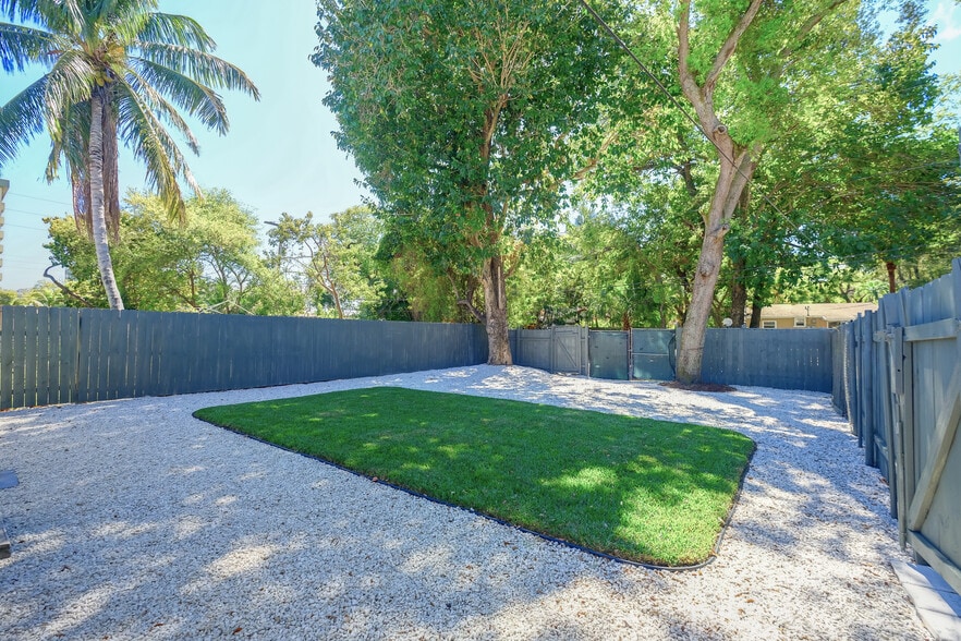 Private Yard - 1558 NE 135th St