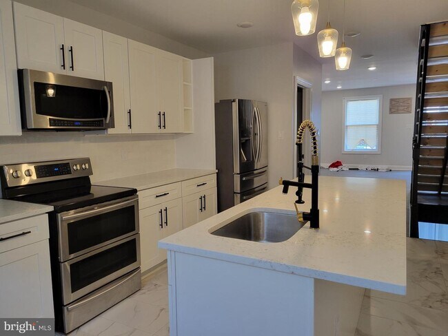 Building Photo - 412 Durfor St