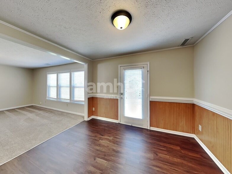 Building Photo - 926 Littleton Dr