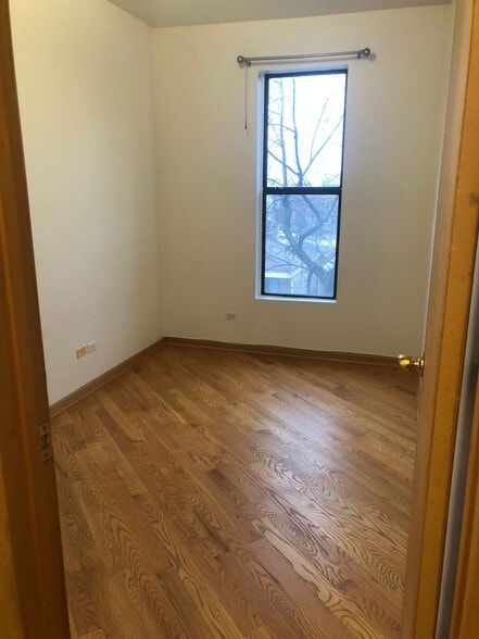 Building Photo - 537 N Claremont Ave