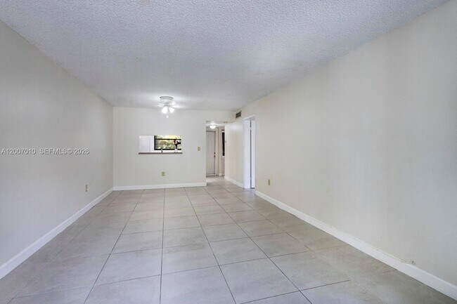 Building Photo - 10855 SW 112th Ave