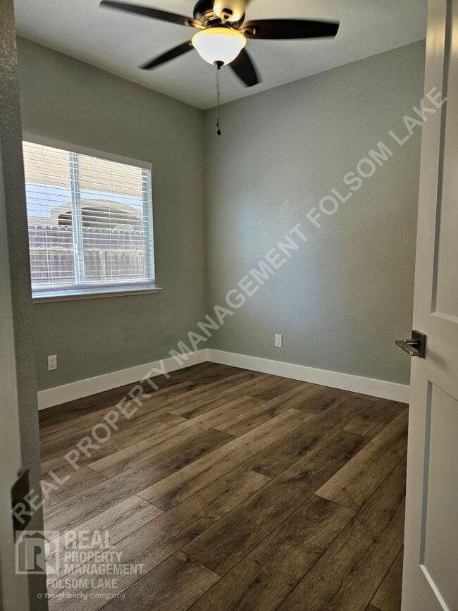 Building Photo - Well Maintained Folsom Home with RV Parkin...