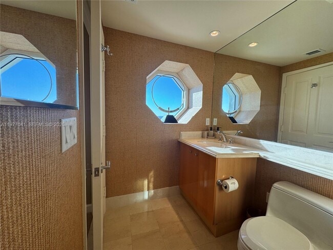 Building Photo - 17875 Collins Ave