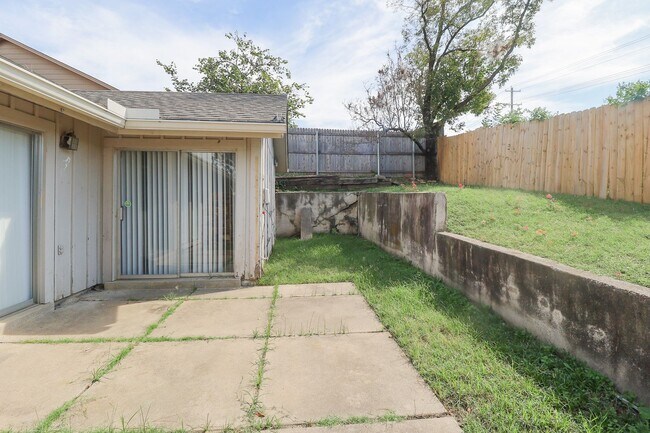Building Photo - 3914 E 60th Pl