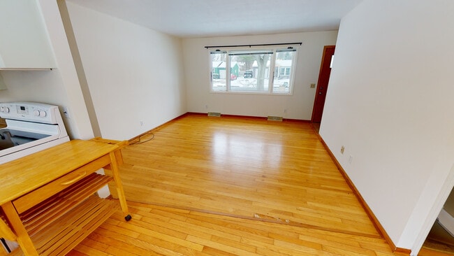 Building Photo - 5814 Meadowood Dr