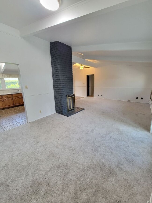 Building Photo - 3 Bedroom 2 Bath Home For Lease In Concord!