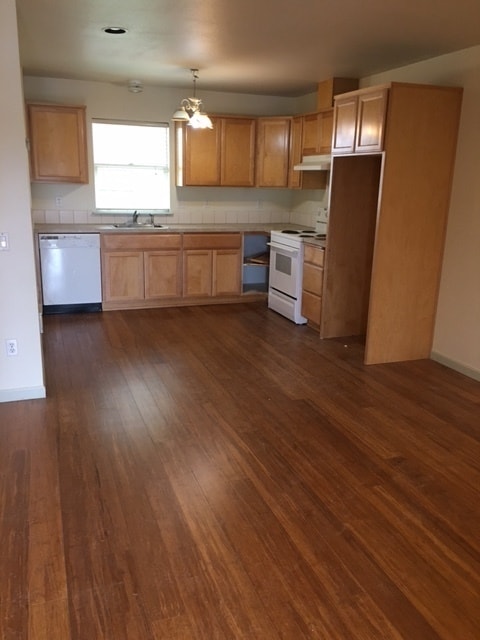 Building Photo - Condo close to downtown