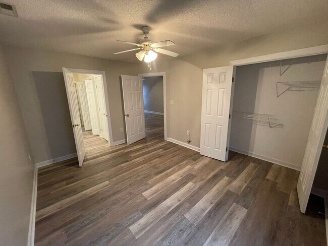 Building Photo - 2416 Winding Creek Dr SW