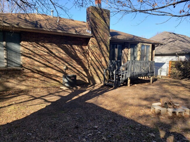 Building Photo - Great South East Location....E. Sunshine & Oak Grove Area